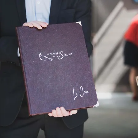 Logis Restaurant De La Selune 호텔 듀시 레 셰리