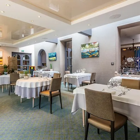 Logis Restaurant De La Selune 호텔 듀시 레 셰리