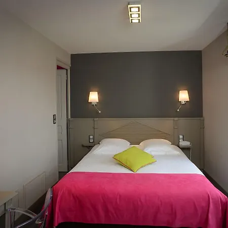 Logis Restaurant De La Selune Hotel 3*