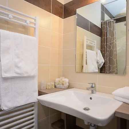 Hotel Logis Restaurant De La Selune Ducey-Les Cheris