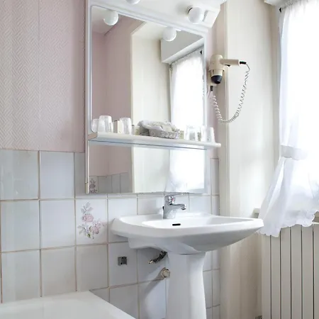 Hotel Logis Restaurant De La Selune