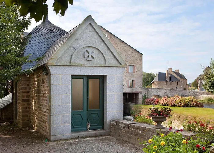 מלון Logis Restaurant De La Selune 3*