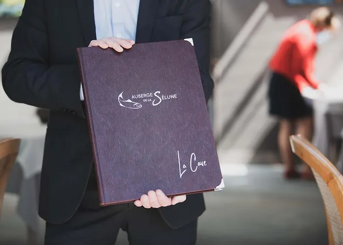 Logis Restaurant De La Selune מלון Ducey-Les Cheris