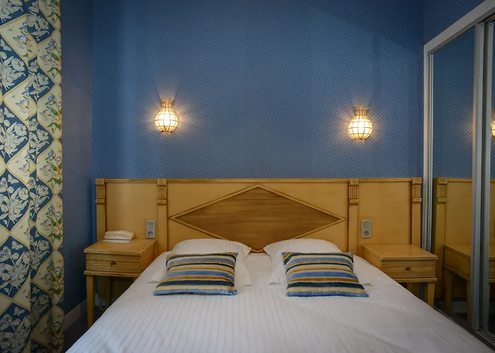 מלון Logis Restaurant De La Selune 3*