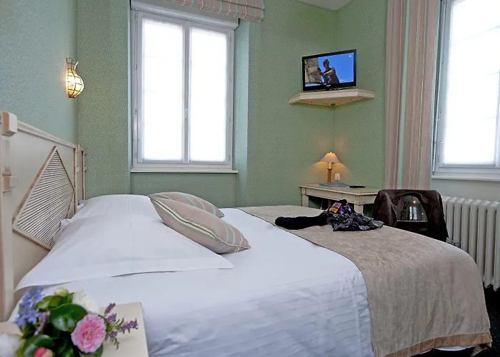 Logis Restaurant De La Selune מלון Ducey-Les Cheris