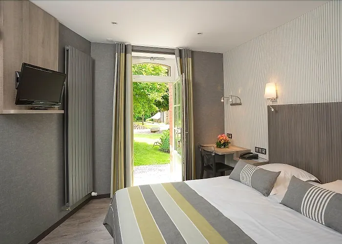 מלון Logis Restaurant De La Selune 3*