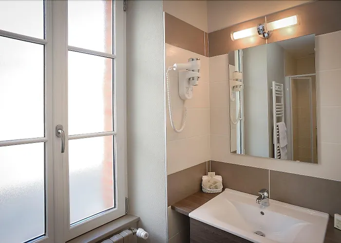 Logis Restaurant De La Selune מלון 3*