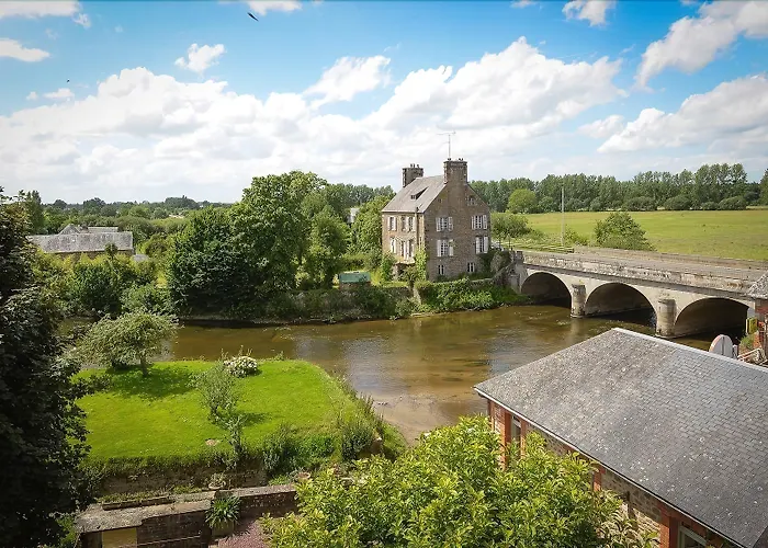 מלון Logis Restaurant De La Selune Ducey-Les Cheris