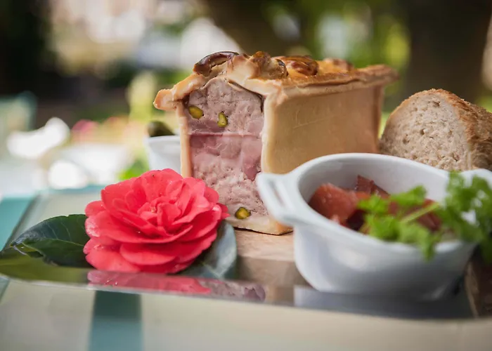 מלון Logis Restaurant De La Selune 3*