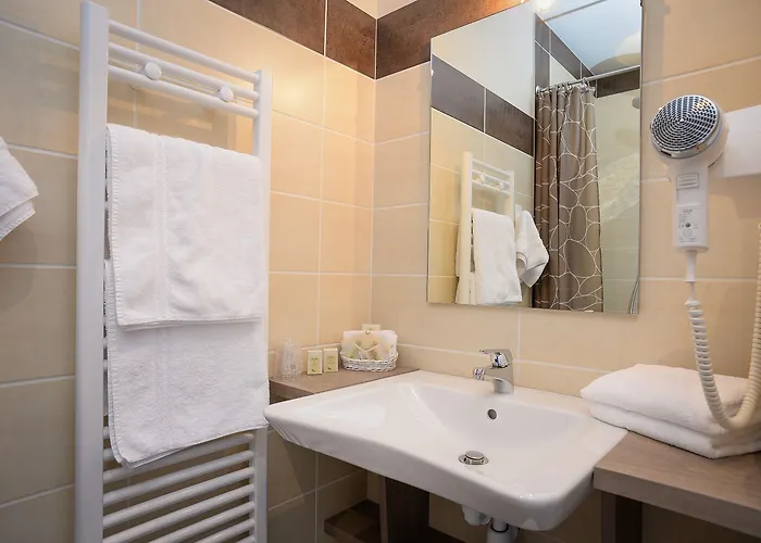 מלון Logis Restaurant De La Selune Ducey-Les Cheris