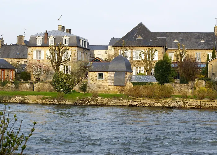 מלון Logis Restaurant De La Selune Ducey-Les Cheris